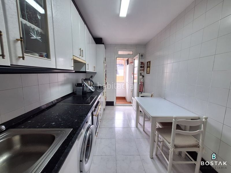 Foto 7486f747-7b99-4ab7-bc36-4b2c4c0899cc. Àtic amb calefacció aparcament a Txurdinaga Bilbao