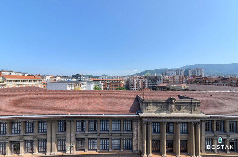 Foto bade1315-452d-4369-853b-31a7f36d8c9e. Lloguer àtic amb calefacció aparcament a Campuzano Bilbao