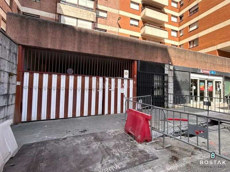Foto d0635936-cc6d-4eb4-b08d-1e603583e973. Aparcament cotxe a Zurbaran Bilbao