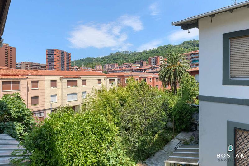 Foto 521b6490-7784-49d2-8799-c742e68564e9. Casa amb aparcament a Zurbaran Bilbao