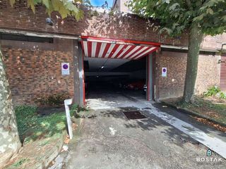 Aparcament cotxe a Travesía Párroco Ugaz
