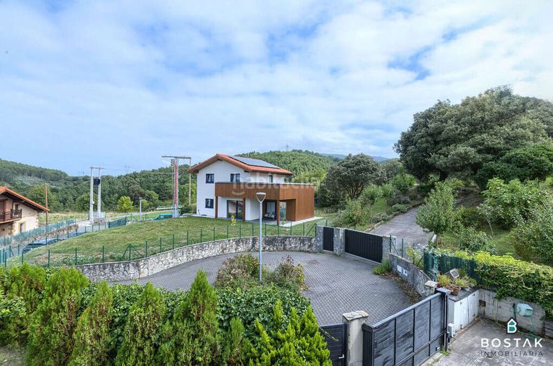 Foto af5a8d88-c64c-4031-a52e-ca32bc3f2719. Casa con riscaldamento parcheggio piscina in Gorliz