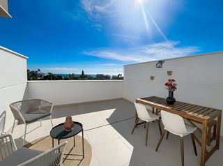 Apartamento en Guadalobón. Apartamento moderno con vistas al mar cerca de todos los servici