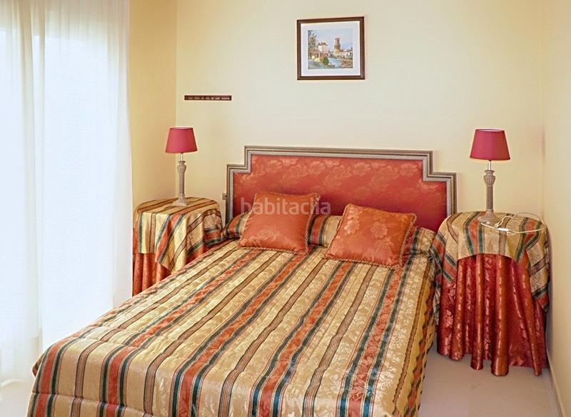 Foto 085b943b-826a-46ce-b277-9172300f6a21. Reihenhaus mit parking pool in Los Llanos Estepona