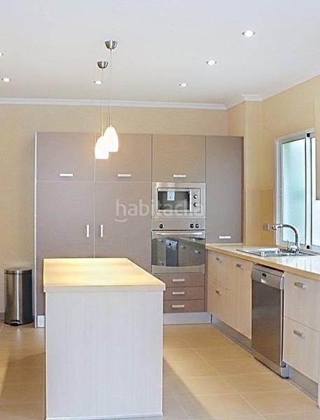 Foto 0b19b292-25a0-4d58-a279-4608a2ceae72. Reihenhaus mit parking pool in Los Llanos Estepona