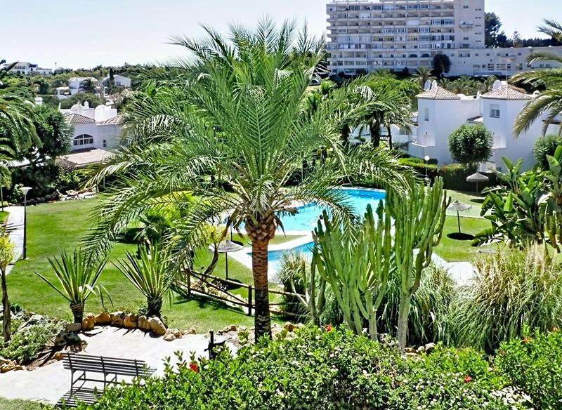 Foto 720113c0-8b48-49aa-bc10-4fd306d4f935. Reihenhaus mit parking pool in Los Llanos Estepona