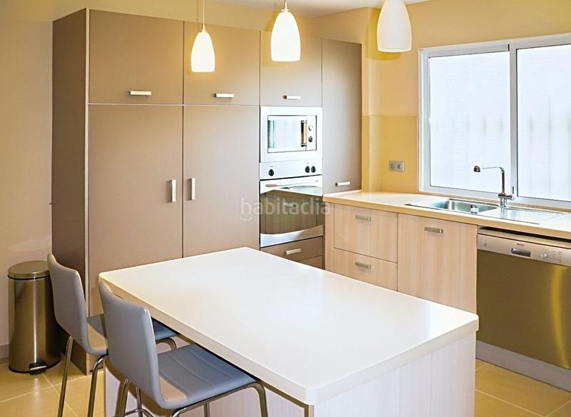 Foto b7c29ddb-b2b7-414e-81a4-01b47e72235e. Reihenhaus mit parking pool in Los Llanos Estepona