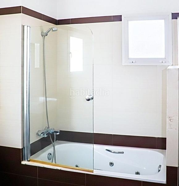 Foto c02abca2-56bb-4b0a-b6ba-5e5578f0ad89. Reihenhaus mit parking pool in Los Llanos Estepona