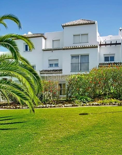 Foto c4d97b3a-05e7-405e-93b9-a79f56b58841. Reihenhaus mit parking pool in Los Llanos Estepona