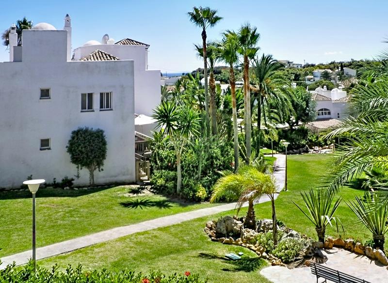 Foto d8f261f2-dc89-4714-9891-526fa234f51a. Reihenhaus mit parking pool in Los Llanos Estepona