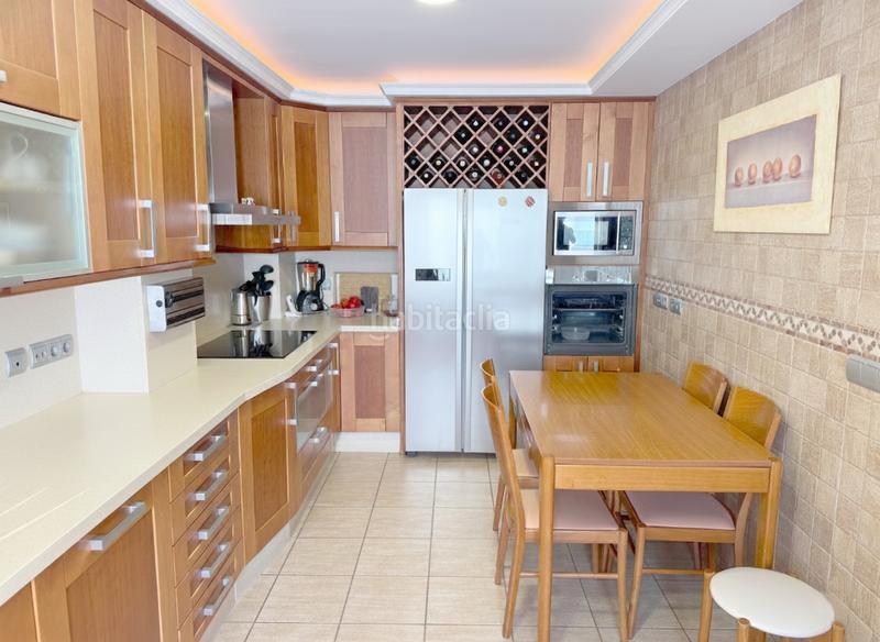 Foto dc8e40fb-bd4d-436c-81f5-a860a72be5b9. Attique avec parking piscine dans Centro Estepona