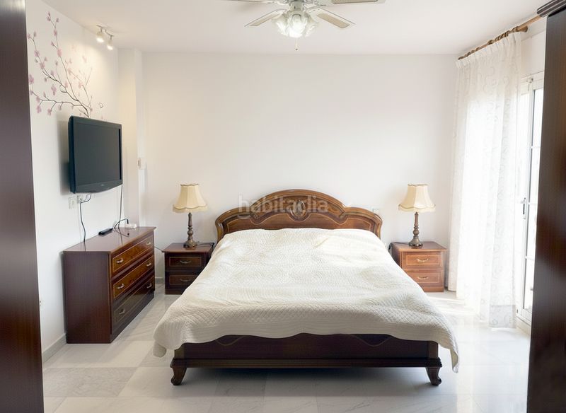 Foto 3f0526f6-9cee-4360-8f54-63f8907f0772. Casa amb aparcament piscina a Nueva Atalaya Estepona