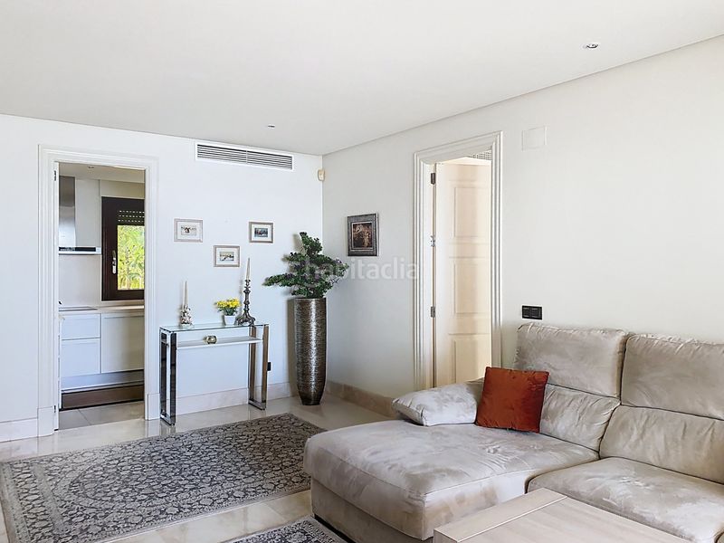 Foto 04b8770d-90f9-481f-a6bd-24bb8b053c56. Apartament amb aparcament piscina a Seghers Estepona