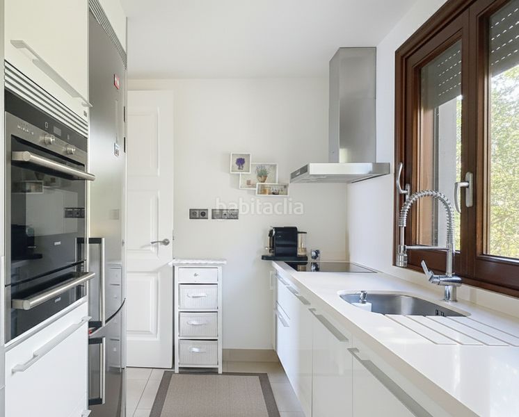 Foto 0cde01c9-fd3b-4540-8911-ead122d45ff2. Apartament amb aparcament piscina a Seghers Estepona
