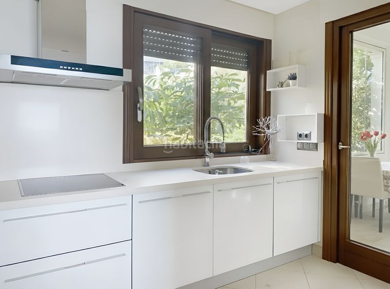 Foto 1dbab03e-304e-40b4-ab51-12b591ff64d2. Apartament amb aparcament piscina a Seghers Estepona