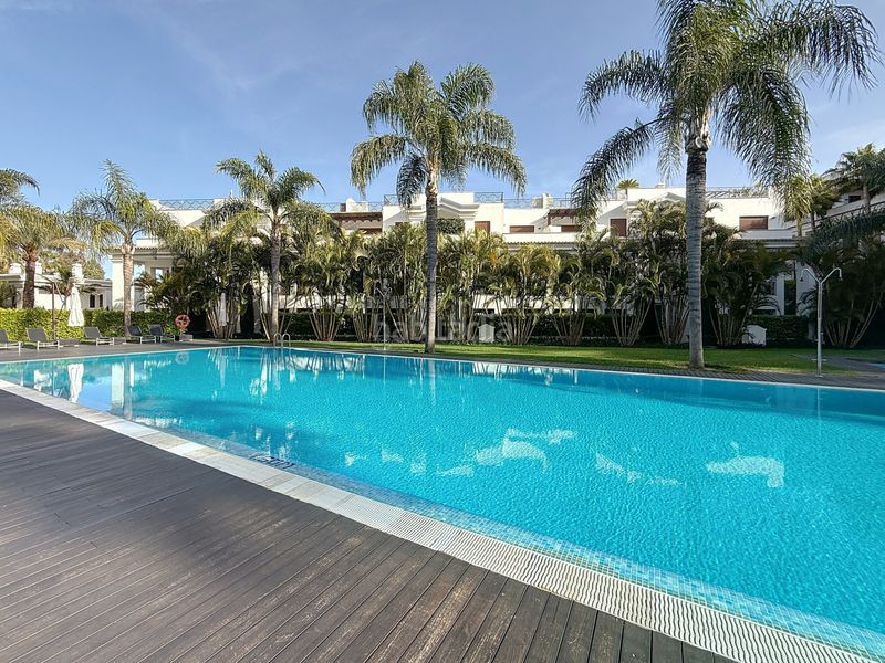 Foto 280d7060-da9f-423b-bf8d-bf7154270138. Apartament amb aparcament piscina a Seghers Estepona