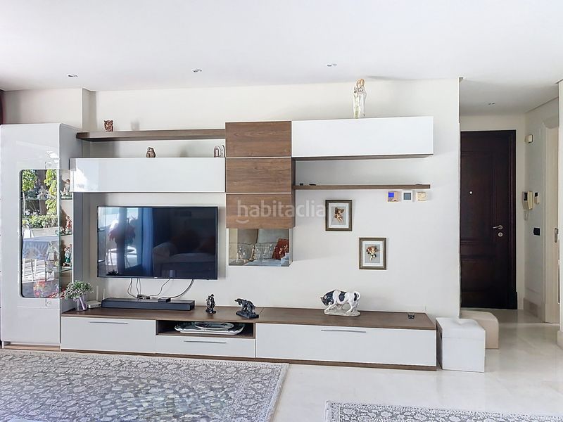 Foto 304b9fa0-a40e-42e3-8cf4-a2e61ed21a07. Apartament amb aparcament piscina a Seghers Estepona