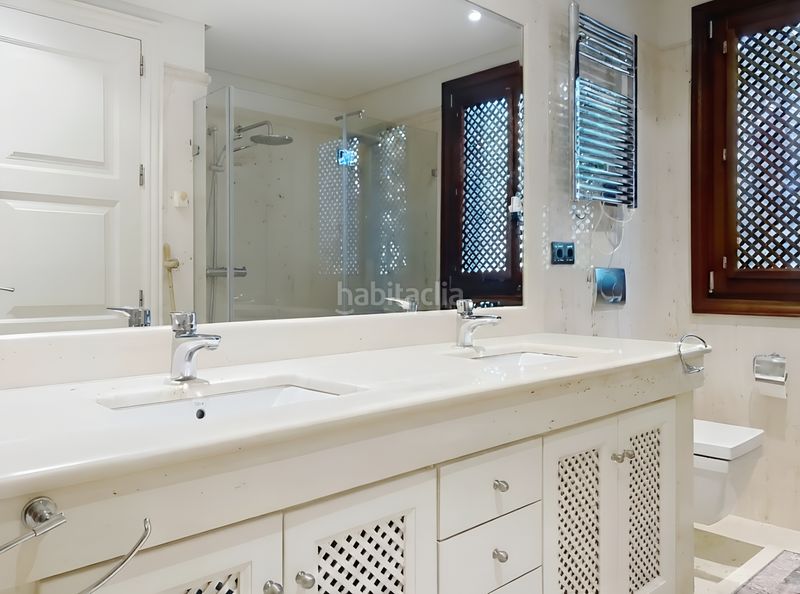 Foto ea0fd937-e2c6-4022-a1d9-d0bd2a1a39ae. Apartament amb aparcament piscina a Seghers Estepona