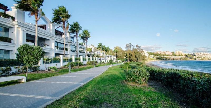 Foto eb0cf6f3-9f5c-486f-93cc-5e34eaebf5a0. Apartament amb aparcament piscina a Seghers Estepona