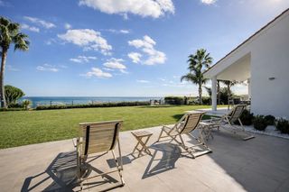 Casa en Manilva Pueblo. 10.000 m de privacidad, espacio y vistas panor�micas al mar  una