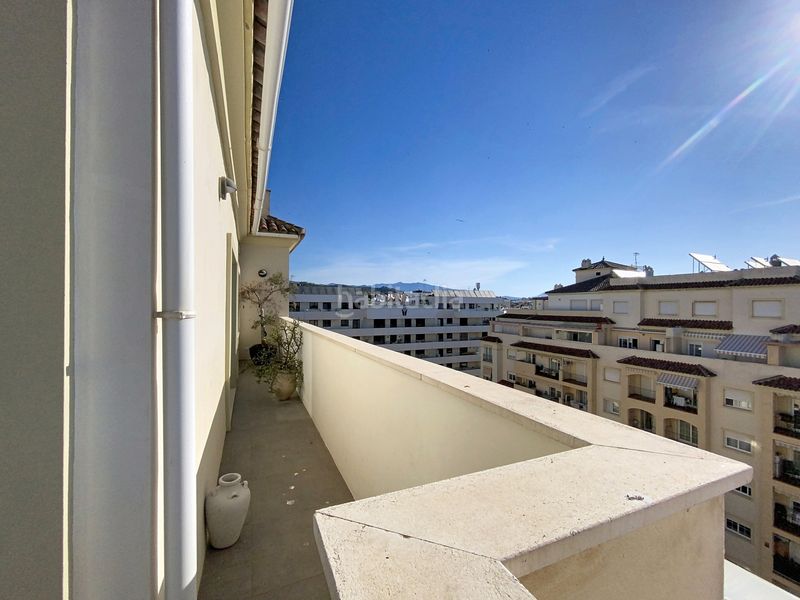 Foto fbf29860-5468-44a1-9bb4-77f4f196a31f. Àtic amb aparcament a Centro Estepona