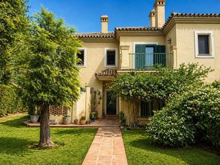 Doppelhaus en Puerto de Sotogrande-La Marina. Exclusivo chalet pareado en sotogrande con jard�n privado y pisc