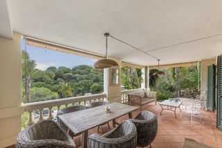 Casa a schiera in Sotogrande Alto. Encantadora casa familiar adosada en esquina con piscina privada