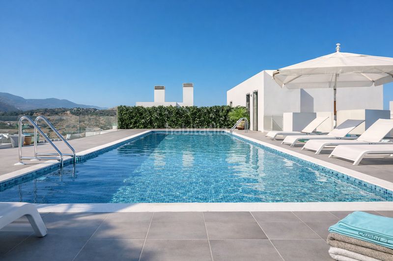 Foto c20bc5ed-4743-4070-9de1-4351fa1e7bba. Àtic amb aparcament piscina a Centro Estepona