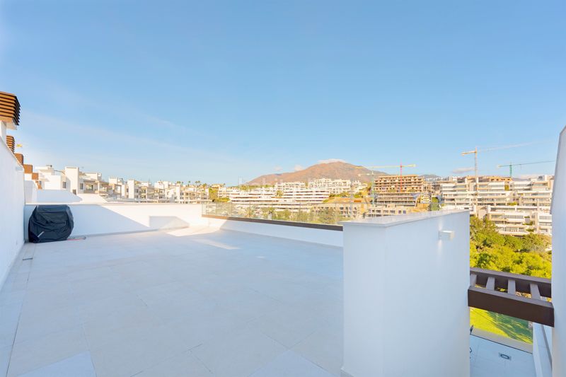 Foto f244f2e0-5697-435d-8617-39cd4bacdeba. Àtic amb aparcament piscina a Huerta Nueva Estepona