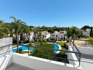 Apartment in Los Naranjos. Apartamento de 2 dormitorios con vistas a la concha y estilo de