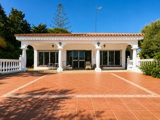 Casa en Paraiso - Barronal. Villa independiente con gran parcela en el paraíso medio, estepo