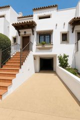 Maison jumelée à Guadalobón. Amplia casa adosada con garaje para 3 coches  azata golf  estepo
