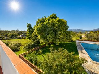 Haus in Guadalmansa. Finca andaluza con vistas al mar y 30.000 m de terreno en guadal
