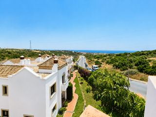 Semi detached house in Guadalobón. Excepcional adosada de esquina con garaje privado y vistas al ma