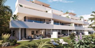 Planta baixa a Altos de Estepona. Bajo de 4 dormitorios con vistas al mar  moderno resort andando
