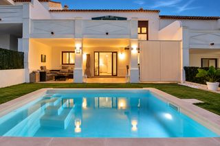 Casa bifamiliare in Doña Julia Golf