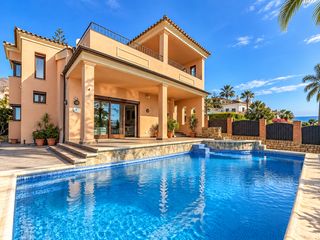 Casa in Seghers. Fantástica villa con vistas al mar en seghers, estepona