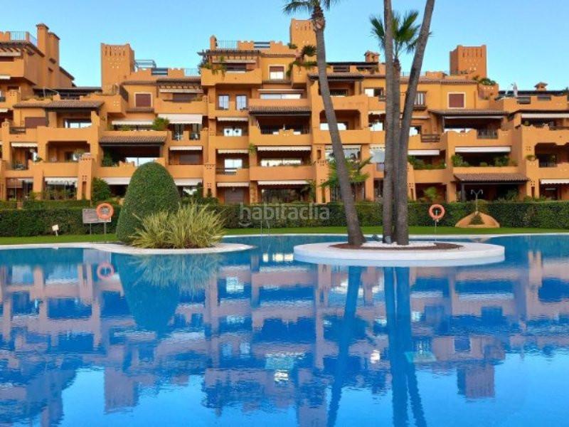 Foto 2500a63d-bd63-4c28-b318-10b7d53c9723. Apartament amb aparcament piscina a Zona de Punta Plata Estepona