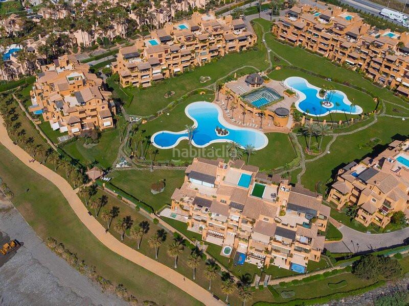 Foto 4a5d8e04-e4a5-4783-8d61-46b1c05d6fbc. Apartament amb aparcament piscina a Zona de Punta Plata Estepona