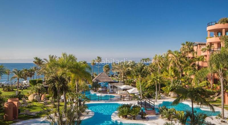 Foto b1ef3564-7f97-4b97-b29a-e6640bdb251c. Apartament amb aparcament piscina a Zona de Punta Plata Estepona