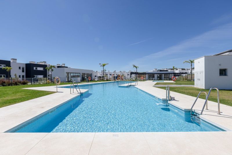 Foto 72490e35-e6ab-4cd7-9bed-840f938eee50. Planta baixa amb aparcament piscina a Valle Romano Golf Estepona