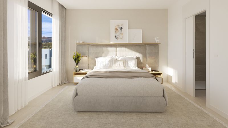 Foto 50193002-d3c9-4b7d-96a8-808220ef5f85. Casa aparellada amb aparcament piscina a Nueva Atalaya Estepona