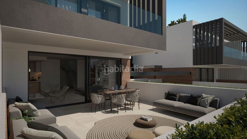Foto f39685c7-ad8a-4997-a263-d274059b6e9c. Casa aparellada amb aparcament piscina a Nueva Atalaya Estepona