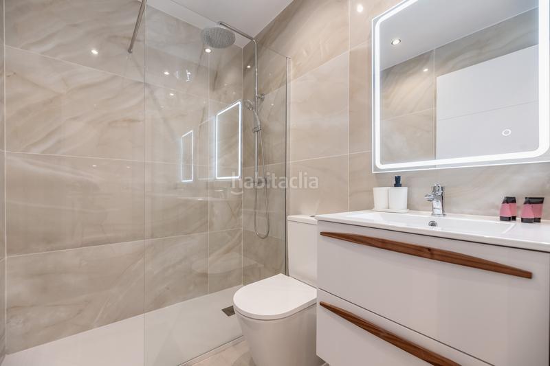 Foto 2f99a02b-4c0a-4395-9a8f-b6f7cc694e42. Apartamento 2 apartamentos en complejo junto a la playa en paraiso barronal en Estepona