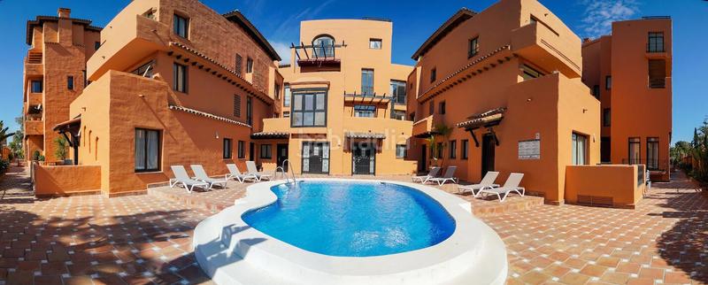 Foto 5925a72d-3f6f-4458-9244-4ccf27dc98b9. Apartamento 2 apartamentos en complejo junto a la playa en paraiso barronal en Estepona