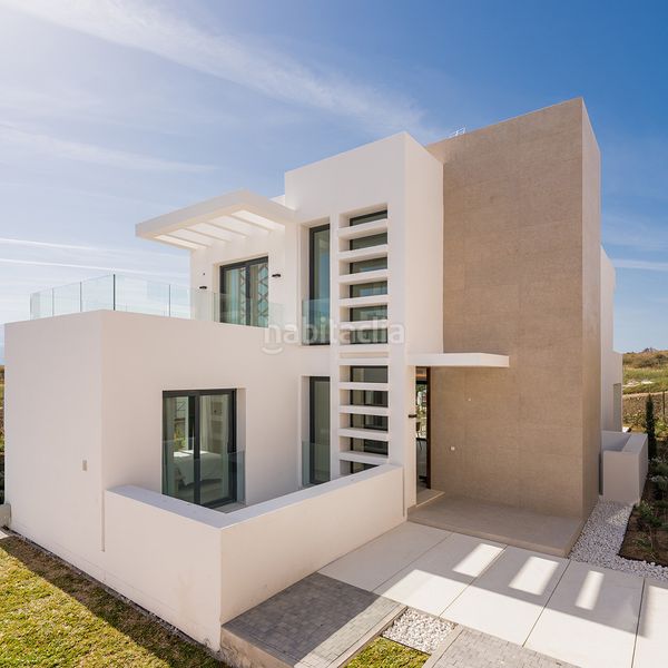 Foto 799ac4f7-d472-4f32-b5e5-33fa714dbcea. Casa amb aparcament piscina a Estepona golf Estepona