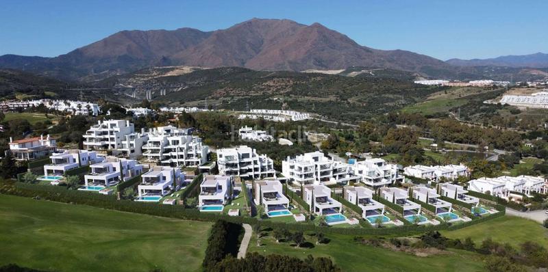 Foto 7f60b3dc-6804-432e-8b33-5701465ef82f. House with parking pool in Estepona golf Estepona