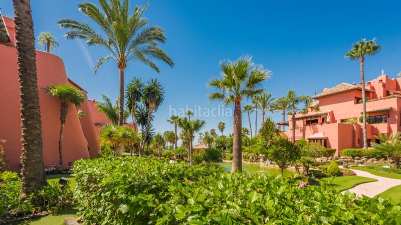 Foto 9d4bd4c8-4573-4bd3-805f-f9b9d3c61e4f. Planta baja apartamento en planta baja con jardín frente a la playa en Estepona