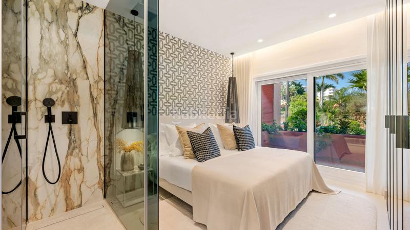 Foto ba580740-70e5-4a5d-bab0-68952100c55c. Planta baja apartamento en planta baja con jardín frente a la playa en Estepona