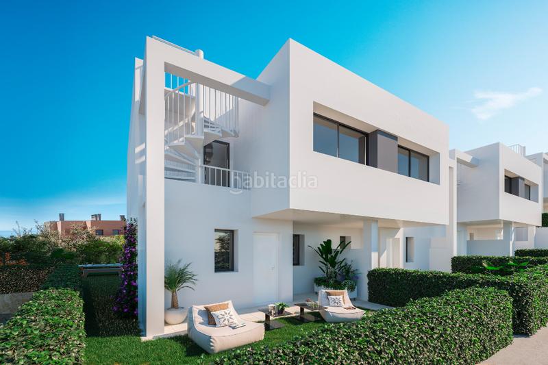 Foto f52fc11d-230a-4ed6-bfa6-2432f3e8477e. Casa adosada adosado llave en mano con solárium y vistas al mar en Manilva